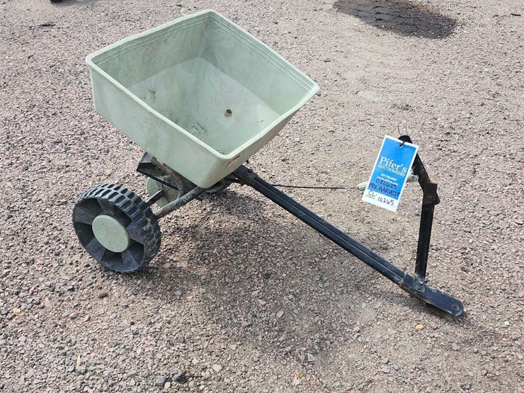 pull-behind-fertilizer-spreader-image-4