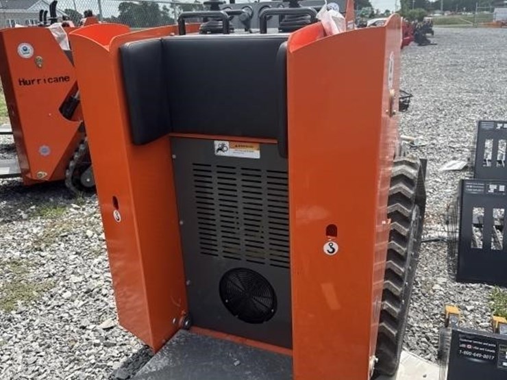 hurricane-mini-skid-steer-loader-image-3