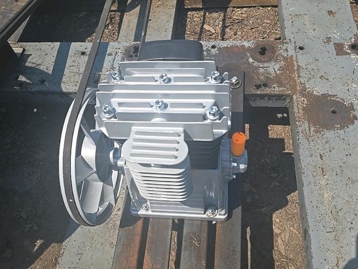 #146-•-iveco-power-unit-with-air-compressor-and-generator-image-33