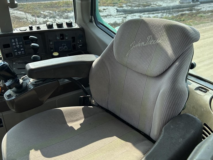 2005-john-deere-7520-image-48