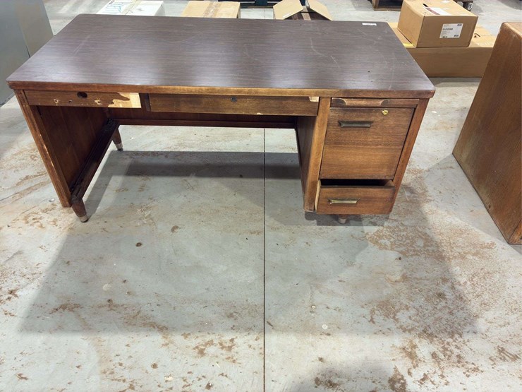 wooden-desk-image-1