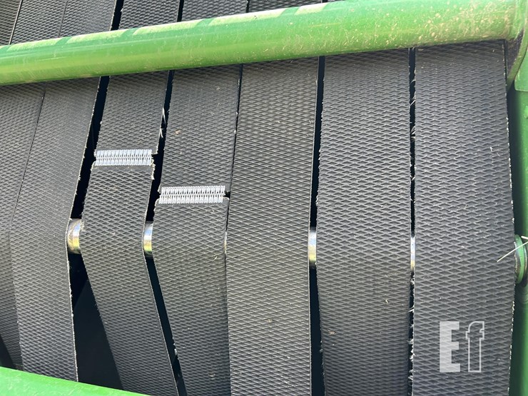 2012-john-deere-568-image-11