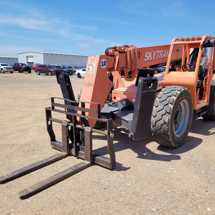 2011 SKY TRAK 10054