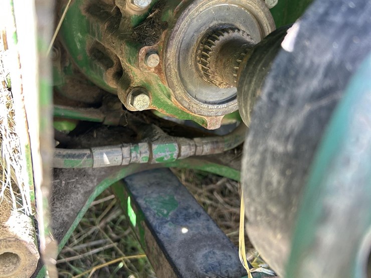 2012-john-deere-568-image-7