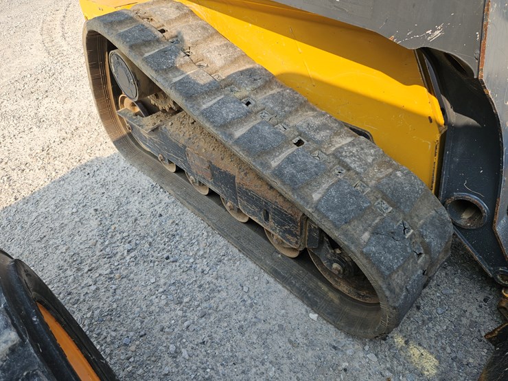 2018-deere-323e-image-22