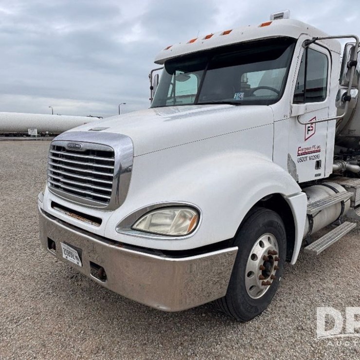 2006 Freightliner Columbia Truck (GP11008, Unit 414)