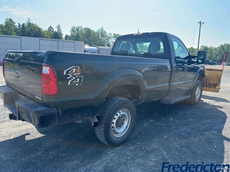 2014-ford-f250-xl-image-3