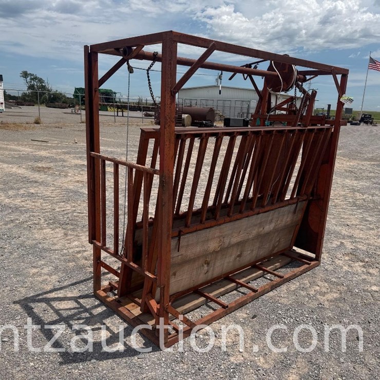 ATWOODS MANUAL CATTLE CHUTE, LH