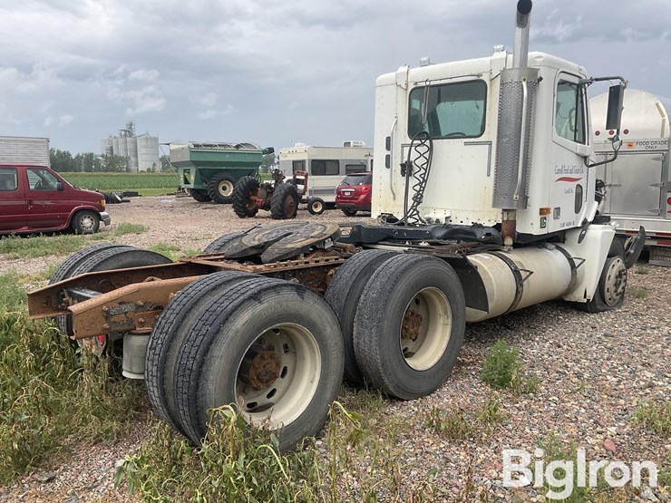 2001-freightliner-columbia-120-image-5