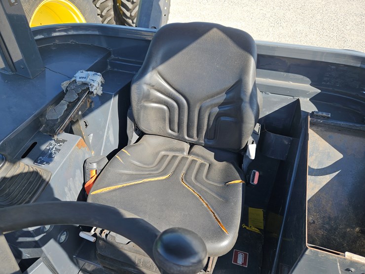 2022-deere-204l-image-10