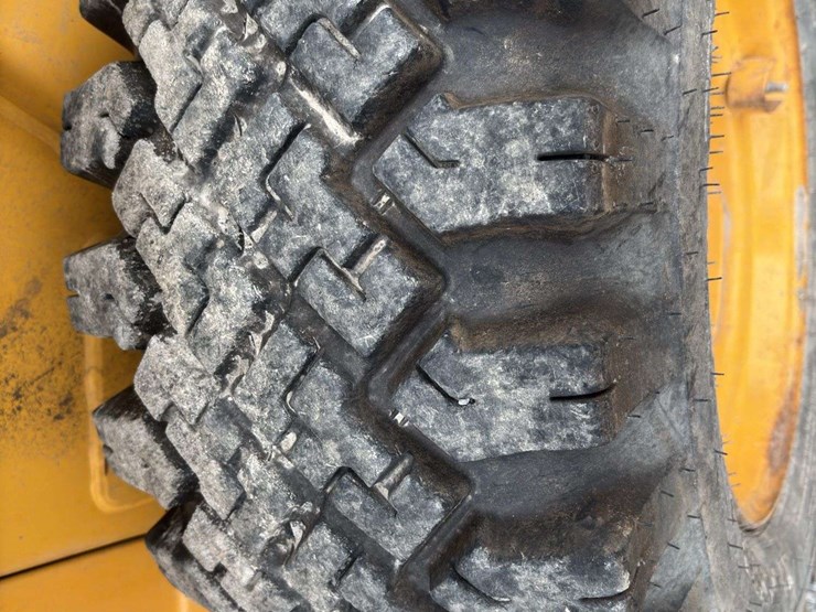 2001-john-deere-250-image-11