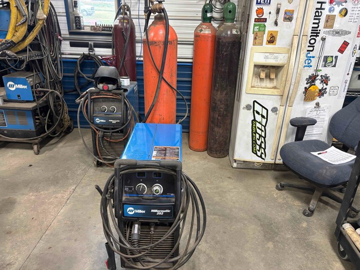 millermatic-252-welder-image-1