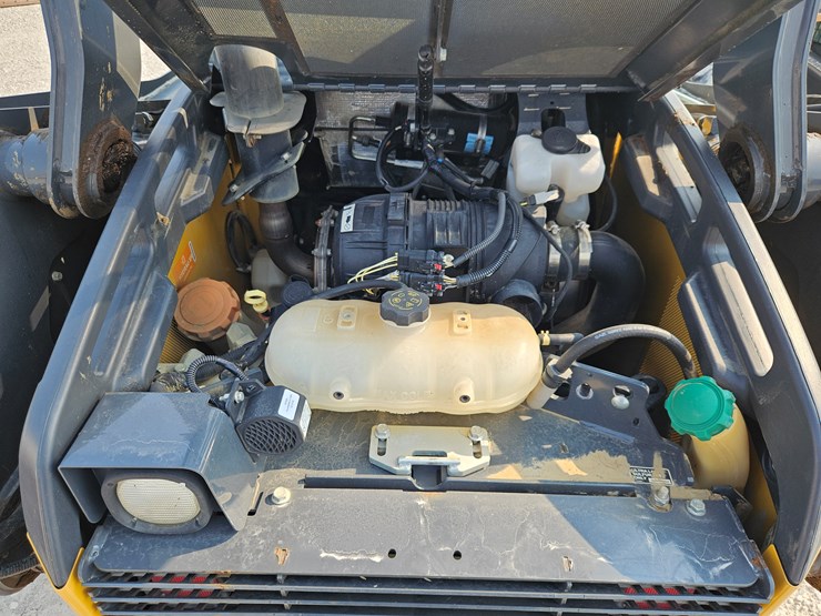 2018-deere-323e-image-18