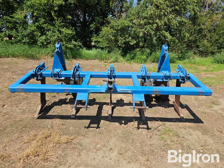 5-shank-3-pt-ripper-w/adjustable-gauge-wheels-image-2