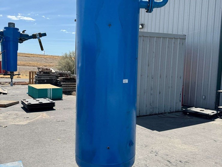 2008-roy-e-hanson-jr-mfg.-vertical-air-receiver-tank-image-1