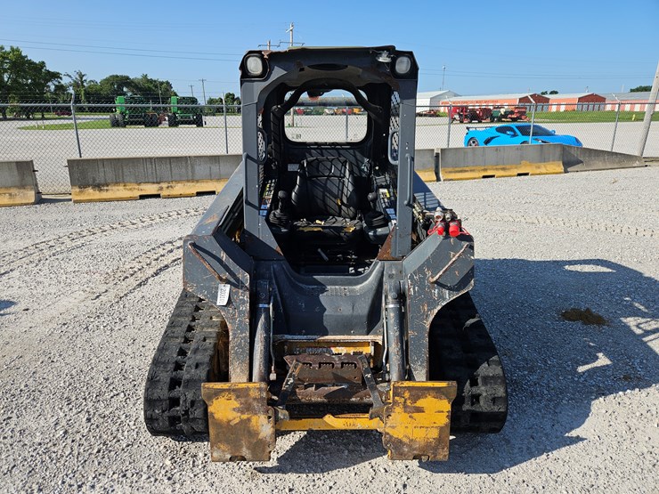 2013-deere-323d-image-2