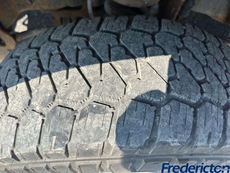 2014-ford-f250-xl-image-11