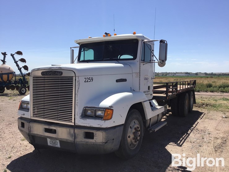 1989-freightliner-fld120-image-1