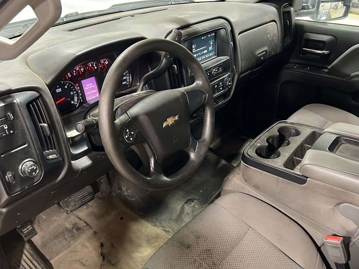 2018-chevrolet-silverado-2500hd-image-18