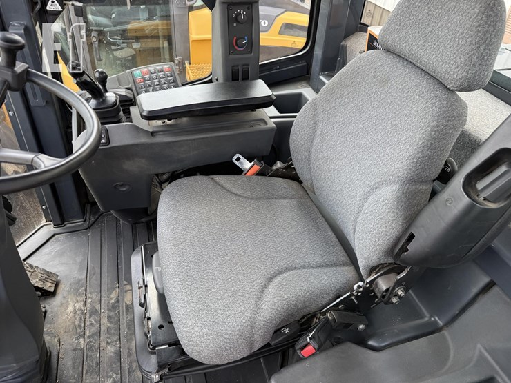 2019-deere-524kii-image-32