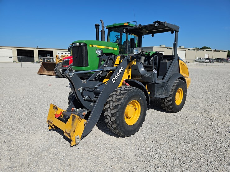 2022-deere-204l-image-1