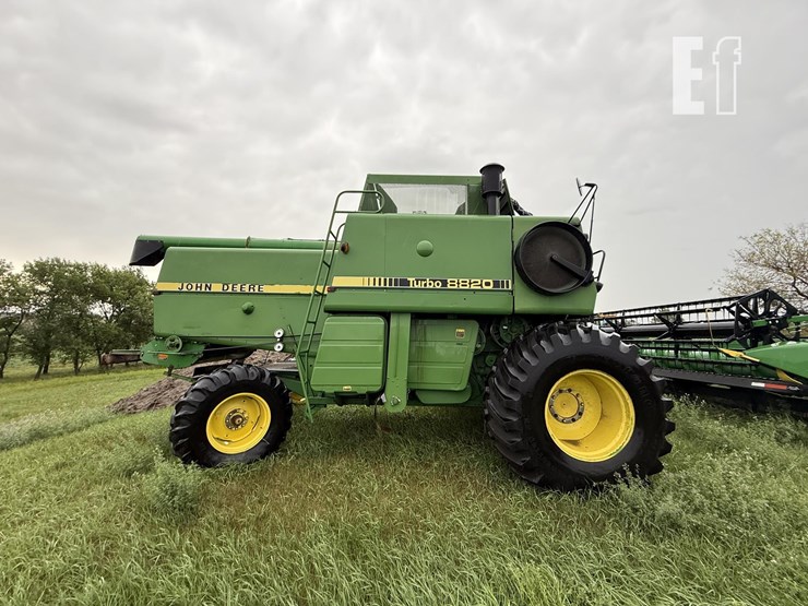 john-deere-8820-image-1