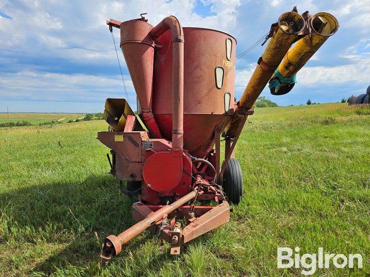 new-holland-355-image-2