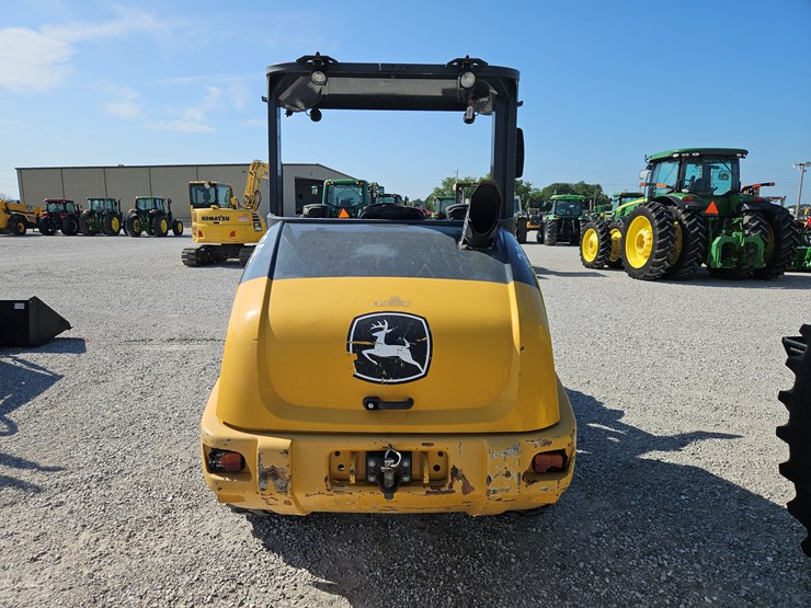 2022-deere-204l-image-16