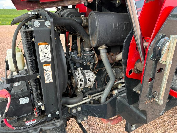 2011-case-ih-farmall-40-image-31