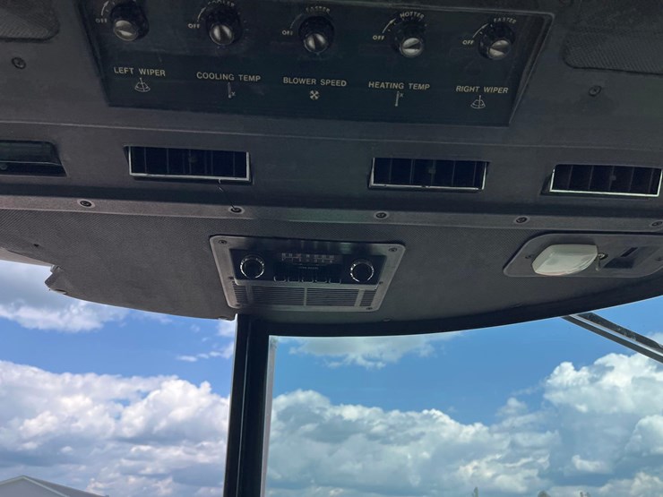 1982-john-deere-4040-image-33