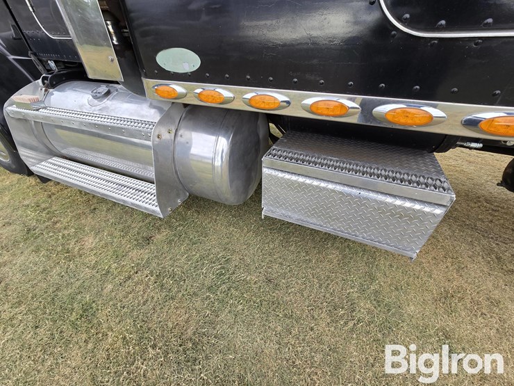 2001-peterbilt-378-image-13