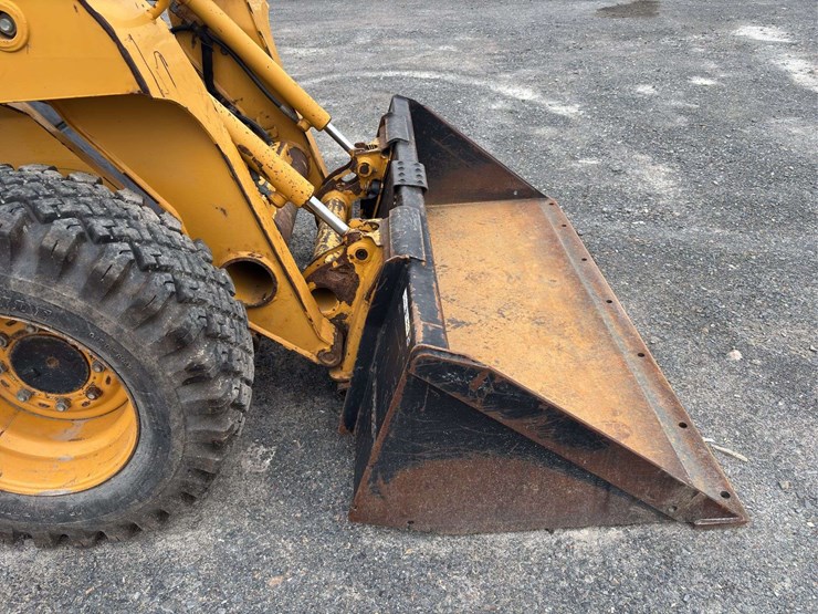 2001-john-deere-250-image-13