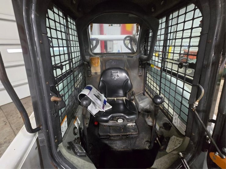 2013-bobcat-s750-image-16