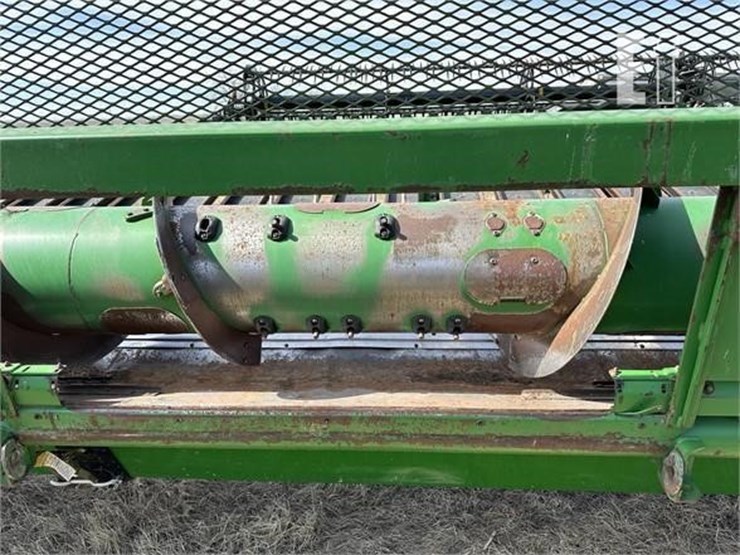 2005-john-deere-630r-image-16