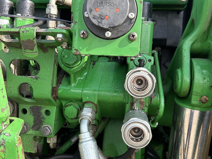 2005-john-deere-7520-image-30