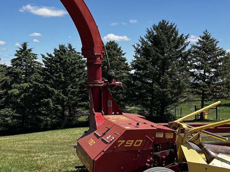 new-holland-790-image-2