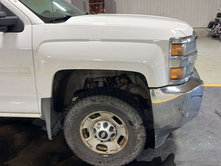 2018-chevrolet-silverado-2500hd-image-35