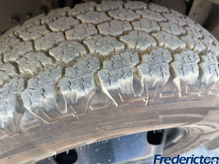 2012-ford-f350-xl-image-11