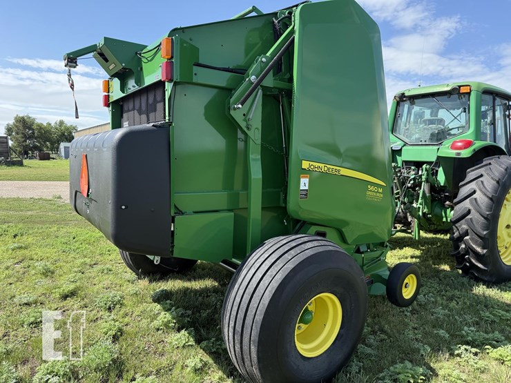 2020-john-deere-560m-image-7