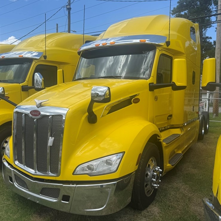 2023 PETERBILT 579
