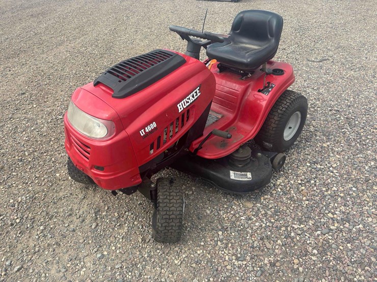 huskee-lt-4600-lawn-tractor-image-1