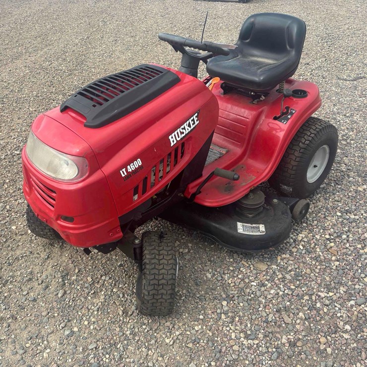 Huskee LT 4600 Lawn Tractor