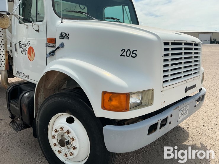 1997-international-4700-image-11