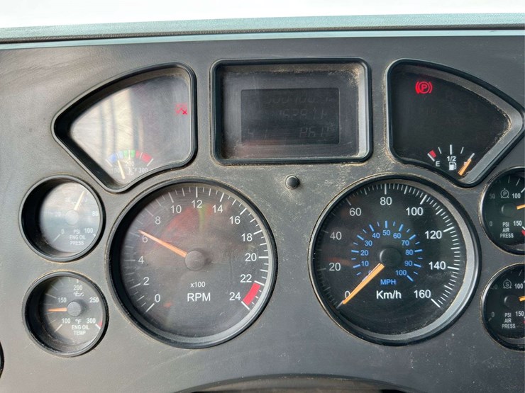 2009-mack-granite-gu813-image-20