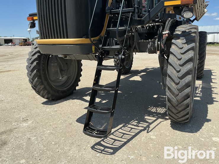 2015-rogator-1300b-self-propelled-dry-spreader-w/airmax-180-image-10