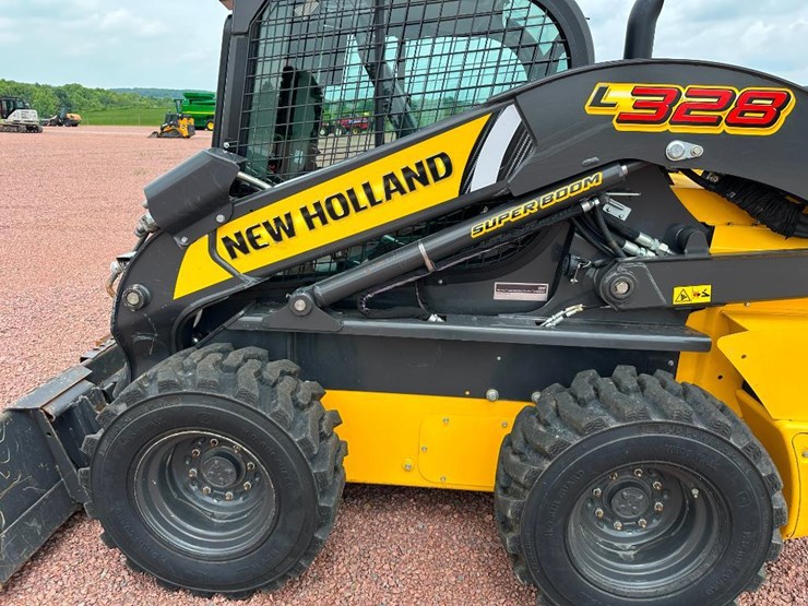 2022-new-holland-l328-image-10