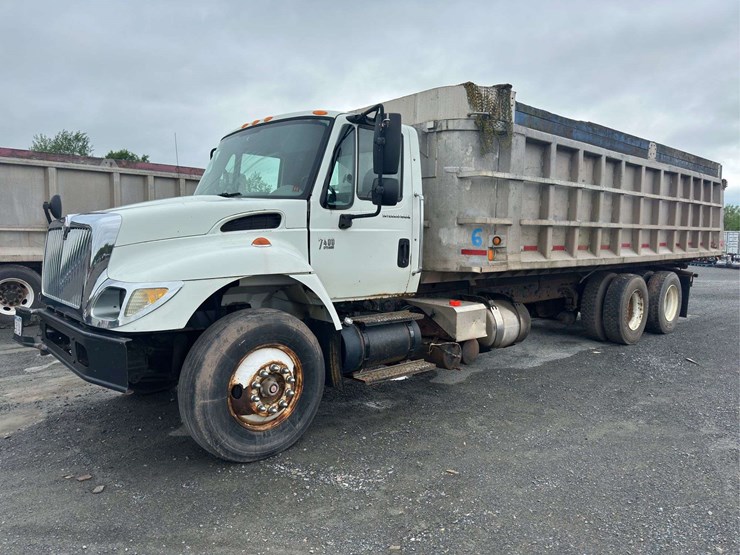 2006-international-workstar-7400-image-1