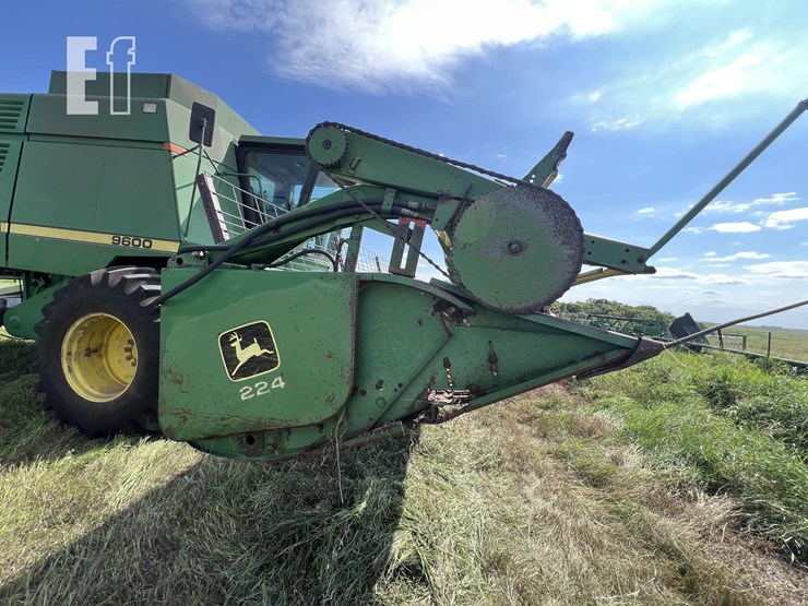 john-deere-224-image-4