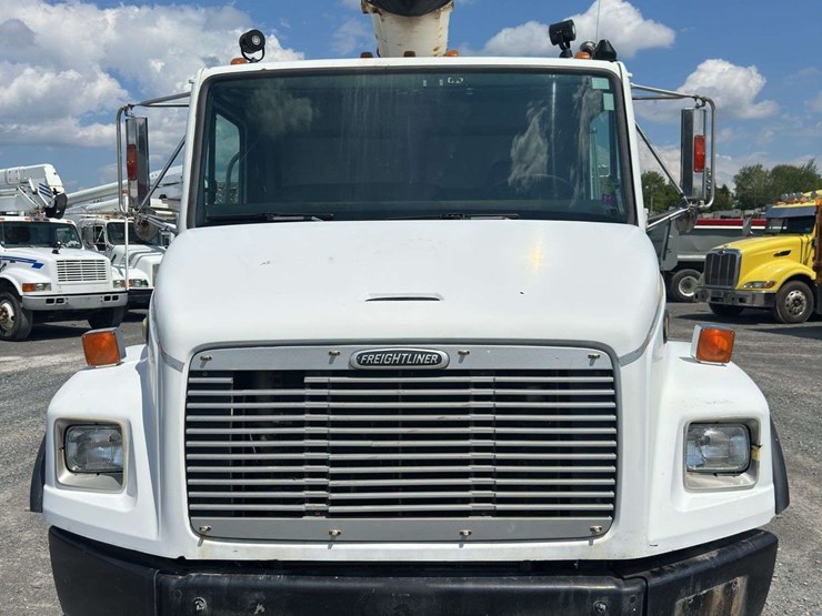 2002-freightliner-fl80-image-7