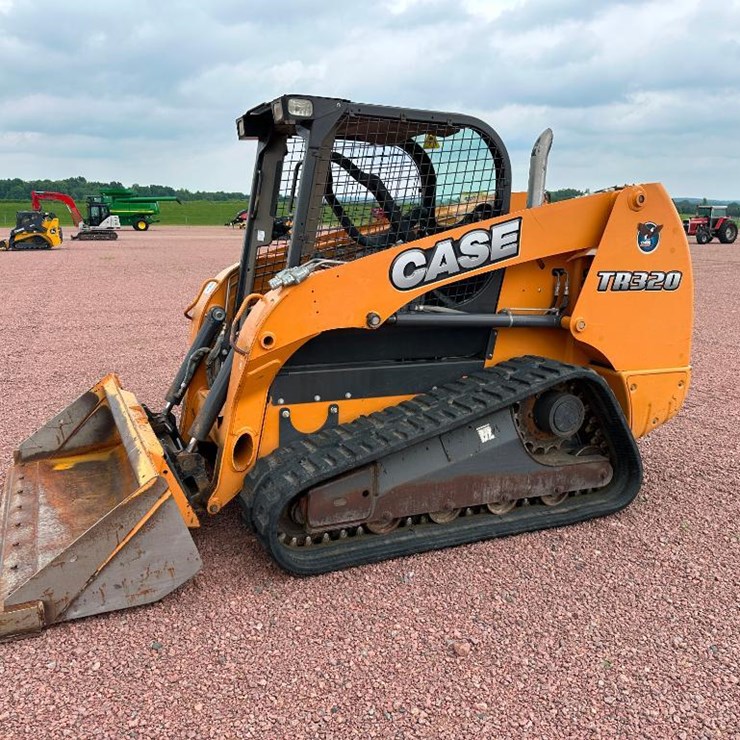 2011 CASE TR320